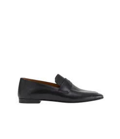 Classic Loafer in Black Leather