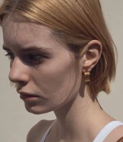 Curved Ribbed Hoop Earrings in Gold