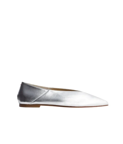 Moa Leather Flat in Laminated Silver