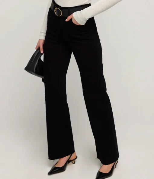 Oval Leather Belt in Black