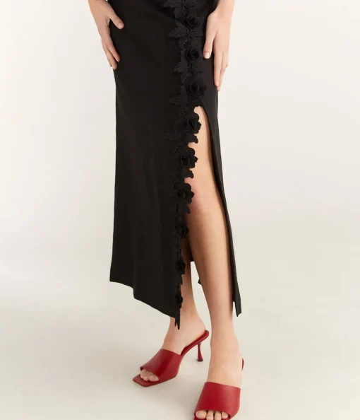 Rosebud Lace Skirt in Black