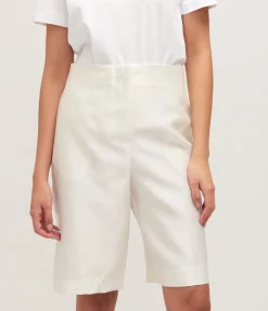 Tailored Short in Ivory