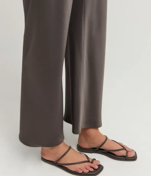 Turner Sandal in Graphite